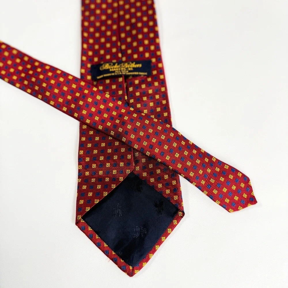 Brooks Brothers Tie Makers XL All Silk Made in USA Red Gold Blue Medallion Tie